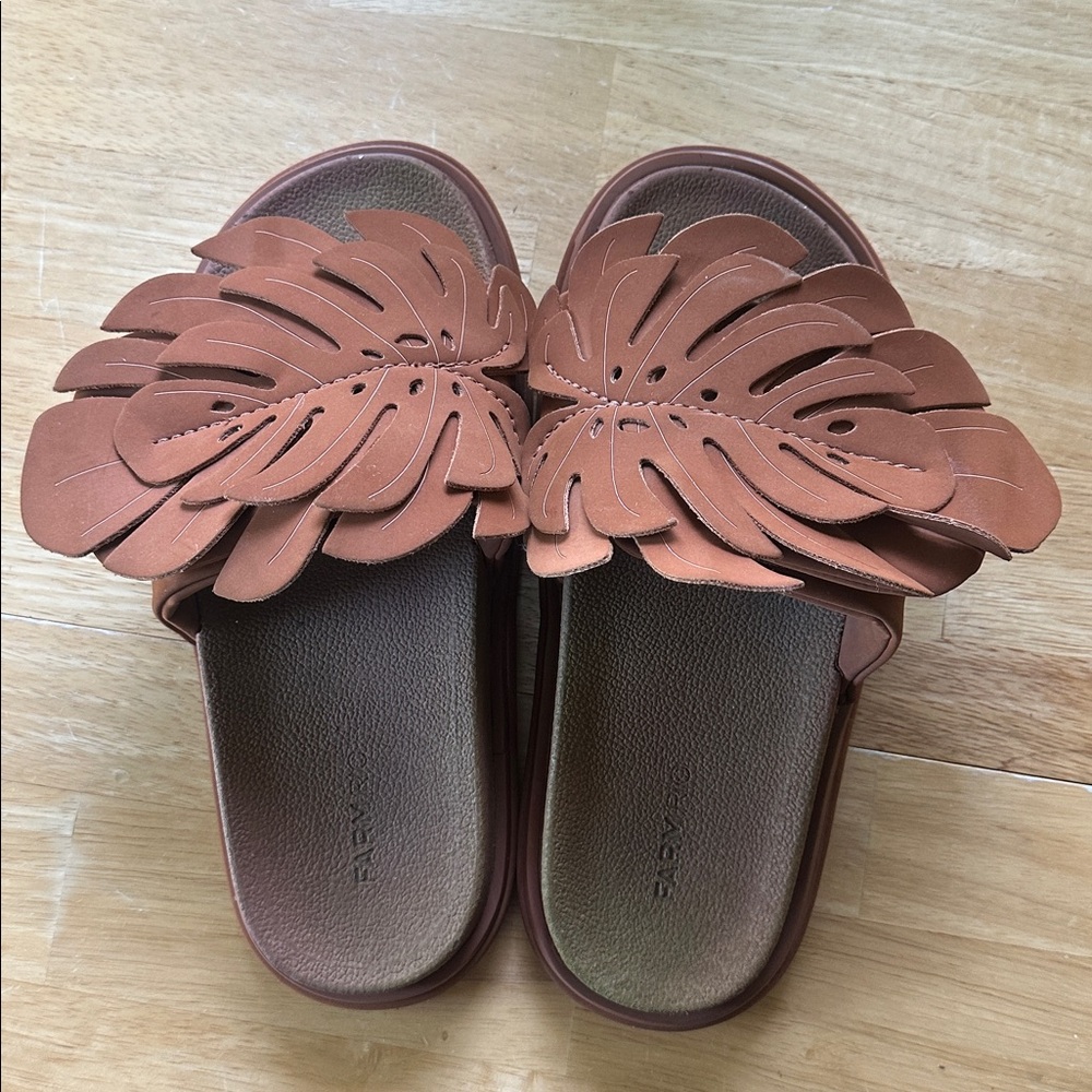 Farm Rio Camel Monstera Slide Sandals - Size 38/US 9/EU 40 - Good Condition